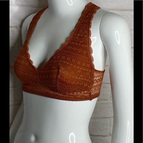 2 Victoria’s Secret lace bra and Pink  Sport  bra size S/P - Picture 4 of 11